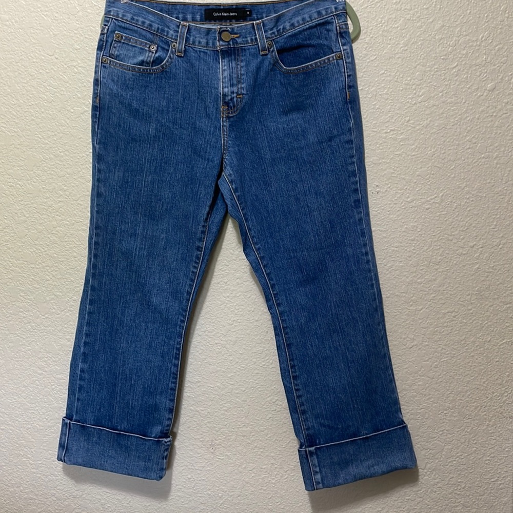 Calvin Klein Vintage Women’s Wide Leg Wide Hem Cropped Jean Very Good Condition.